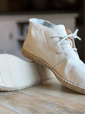 Dolce Vita White Textured Leather Desert Boots | Size 9.5